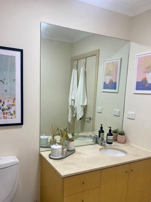 Morgan Place - Central Melbourne Cbd Apartment On Flinders Lane Late Check-Out, Complimentary Welcome Hamper מראה חיצוני תמונה