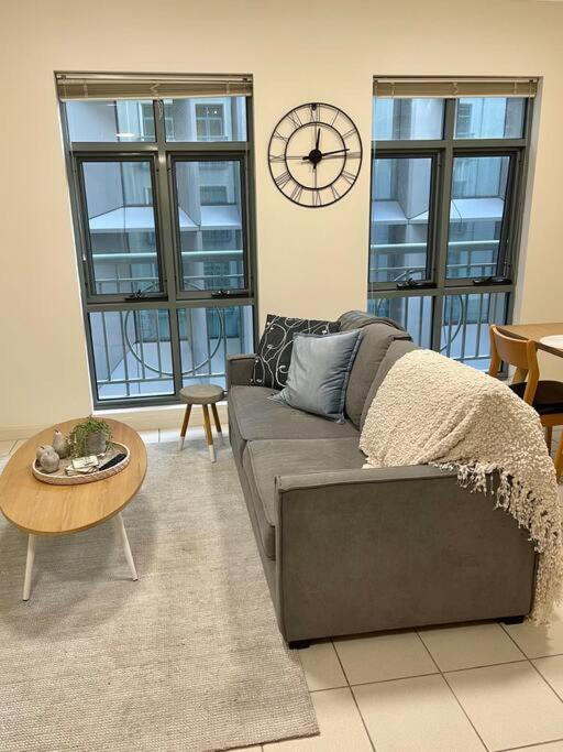 Morgan Place - Central Melbourne Cbd Apartment On Flinders Lane Late Check-Out, Complimentary Welcome Hamper מראה חיצוני תמונה